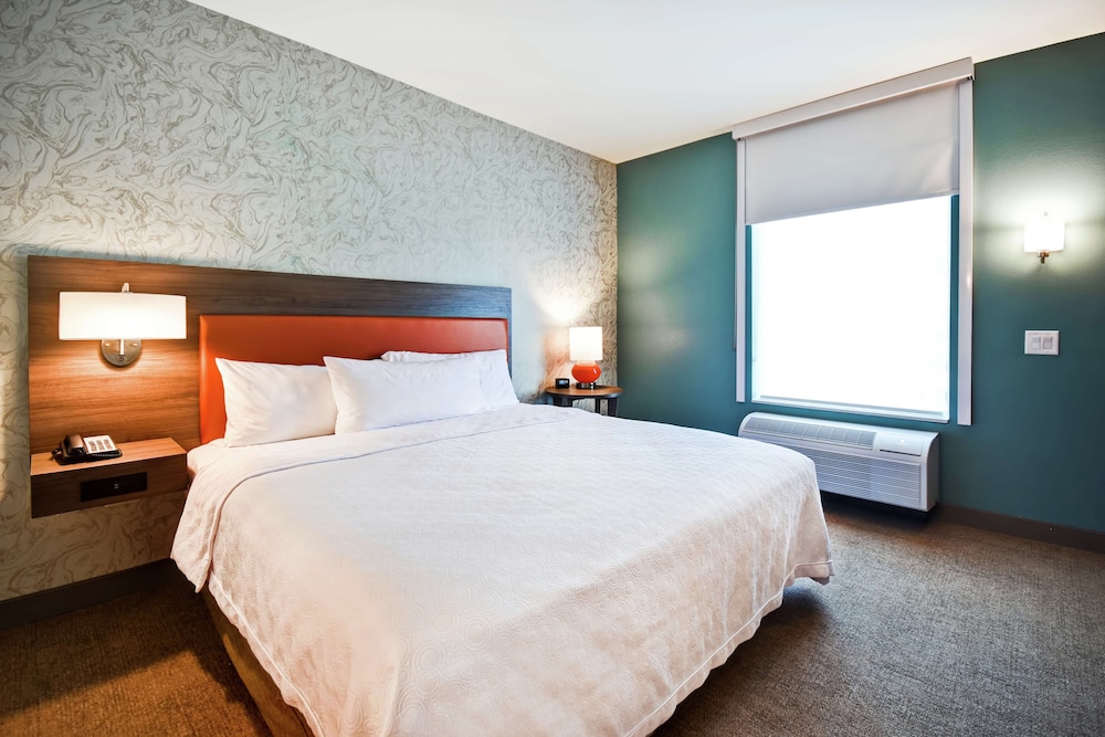 Suite, 1 King Bed, Accessible, Mountain View (Bathtub)