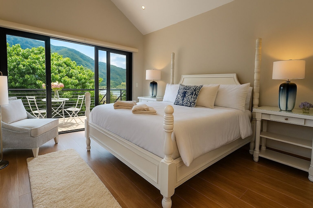 Deluxe Studio Suite, 1 King Bed, Non Smoking, Mountain View photo 1
