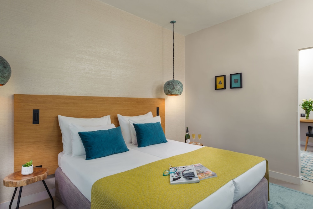 Deluxe Suite - Photo 1