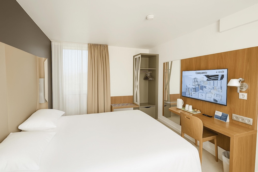 Standard Studio, 1 Queen Bed - Photo 11