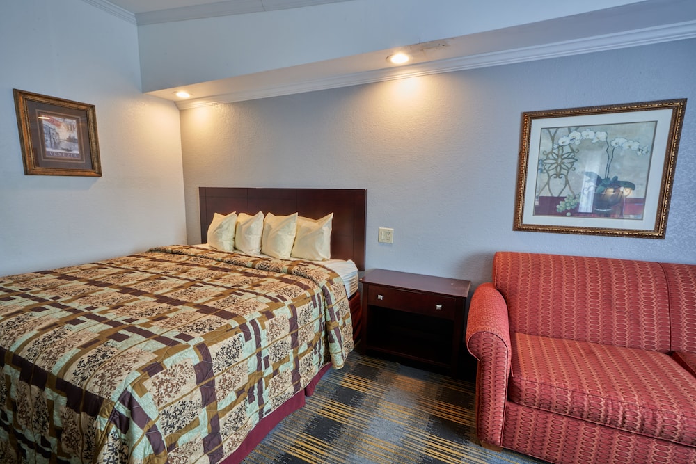 River-view, 1 King Bed with Balcony photo 1