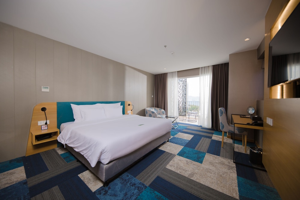 Signature Suite, 1 King Bed photo 2