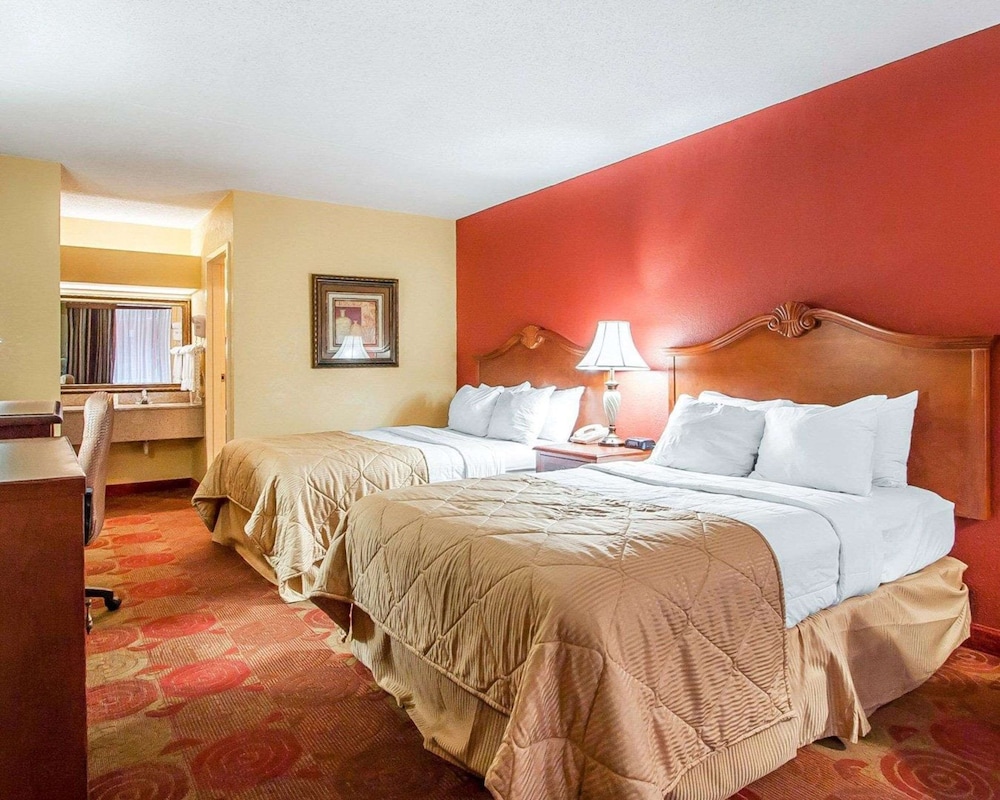 Standard Room, 2 Double Beds, Smoking photo 3