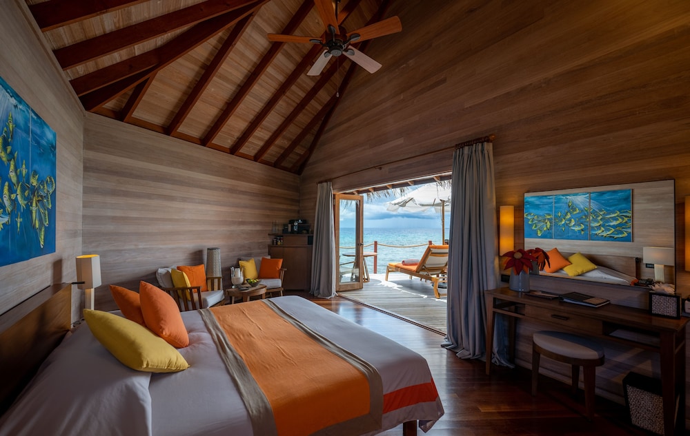 Villa, Overwater photo 1