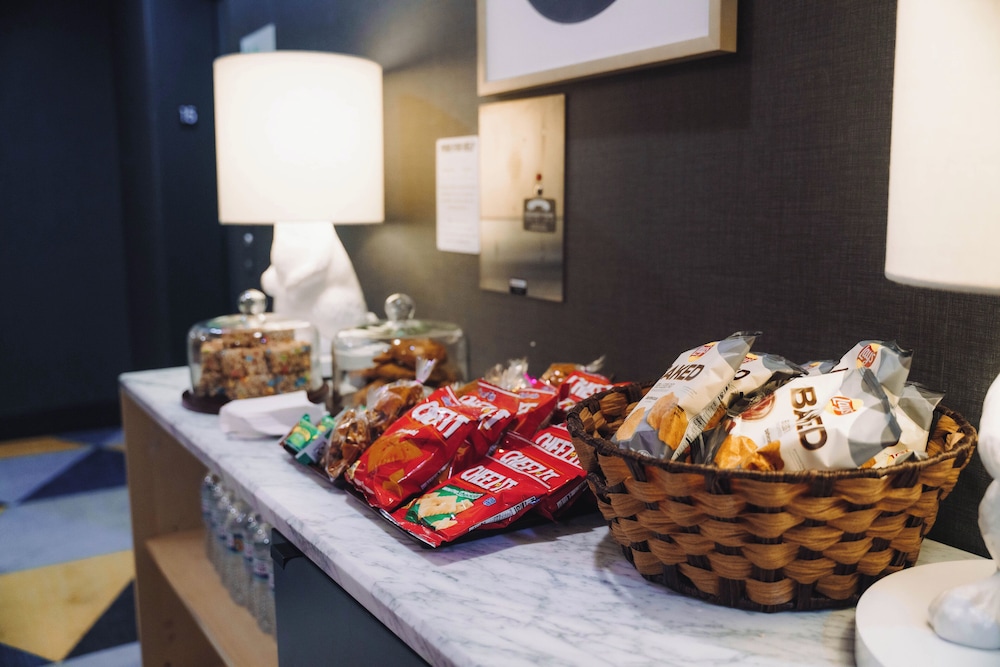 Premium Suite, 1 King Bed Concierge Top Floor (Morning Snack and Coffee Cart)