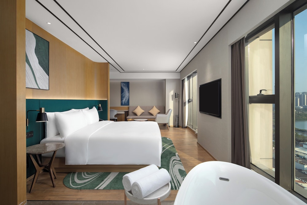 Deluxe Room, 1 King Bed, Lake View - Photo 1