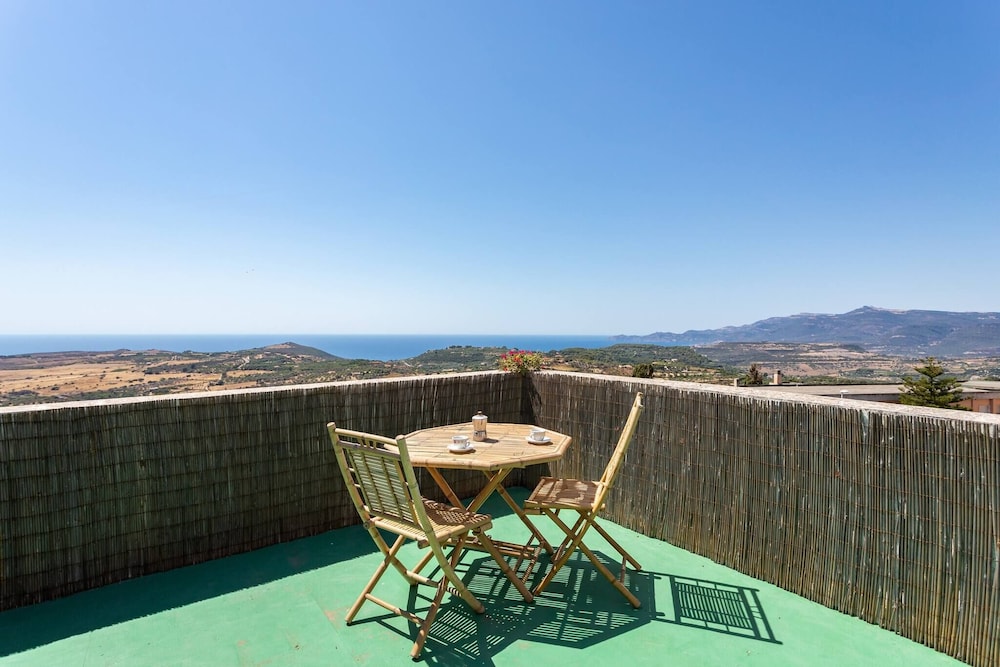 House, 3 Bedrooms, Balcony photo 2