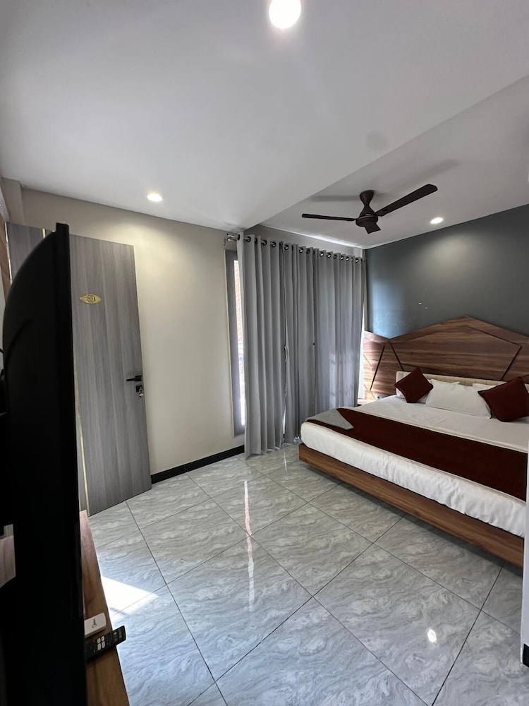 Deluxe Single Room