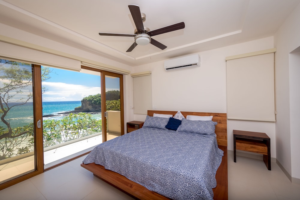Deluxe Condo, 4 Bedrooms, Non Smoking, Beach View photo 2