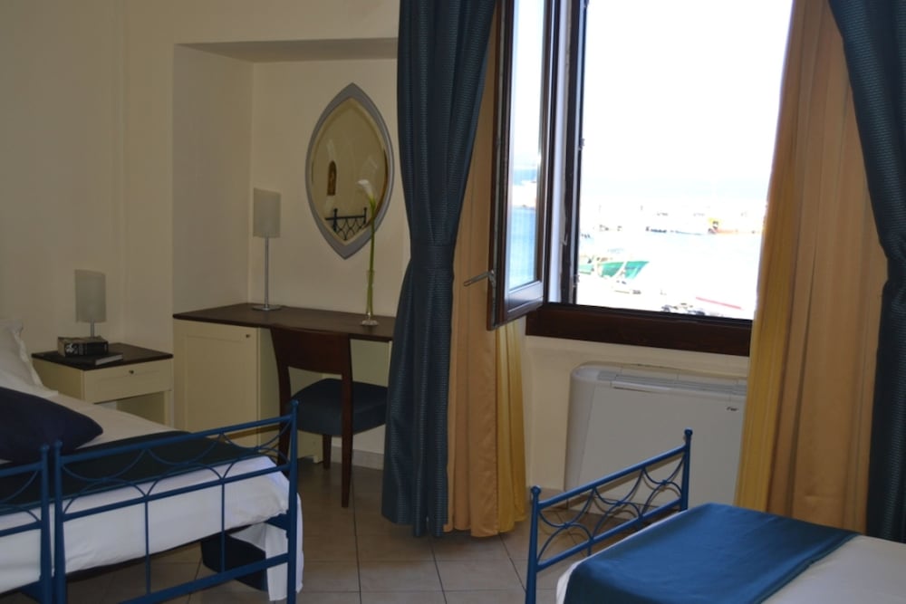 Panoramic Triple Room, Sea View photo 3