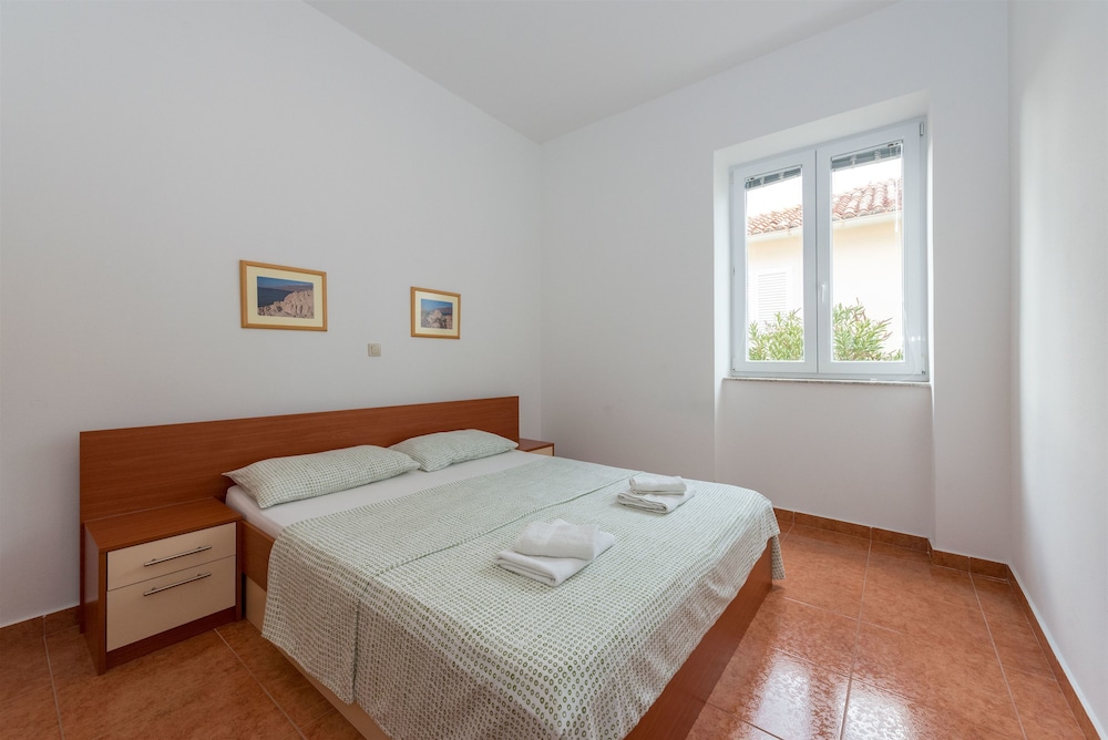 Apartment (A4)