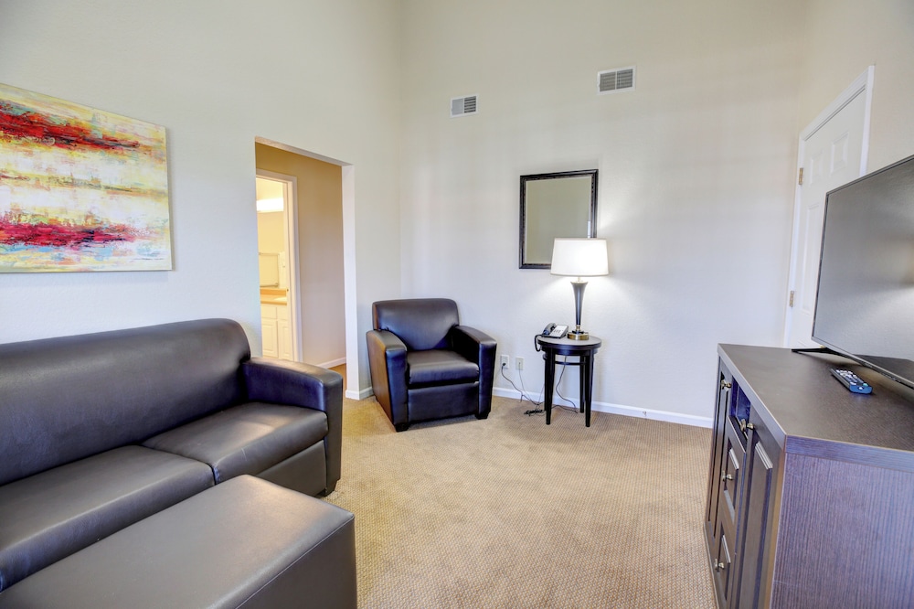 Deluxe Penthouse, 2 Bedrooms, Balcony photo 1