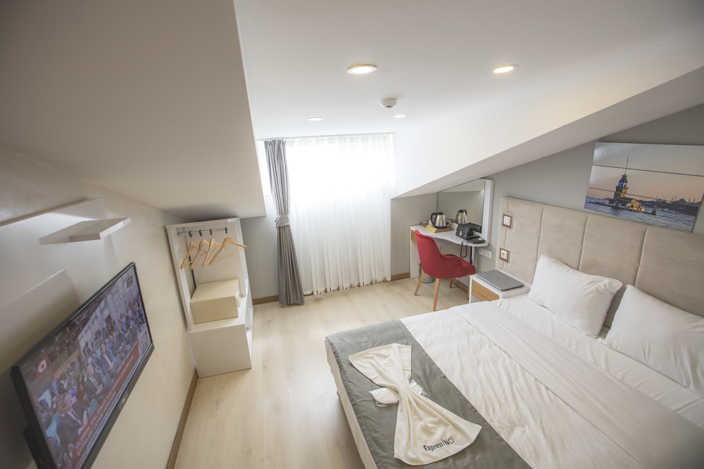 Deluxe Double or Twin Room photo 2