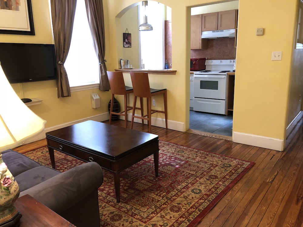 Large Extended Suite 403 (1 bdrm apt) - Photo 1