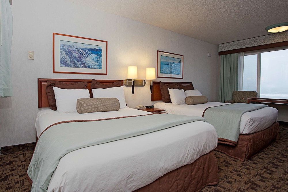 Standard Room, 2 Queen Beds, Ocean View photo 3