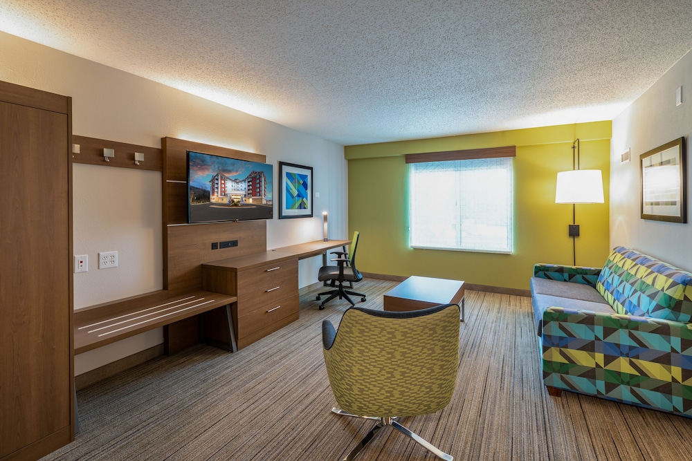 Suite, 1 King Bed, Accessible (Communications) - Photo 6
