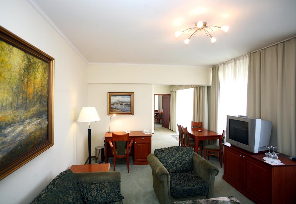 Suite - Photo 7