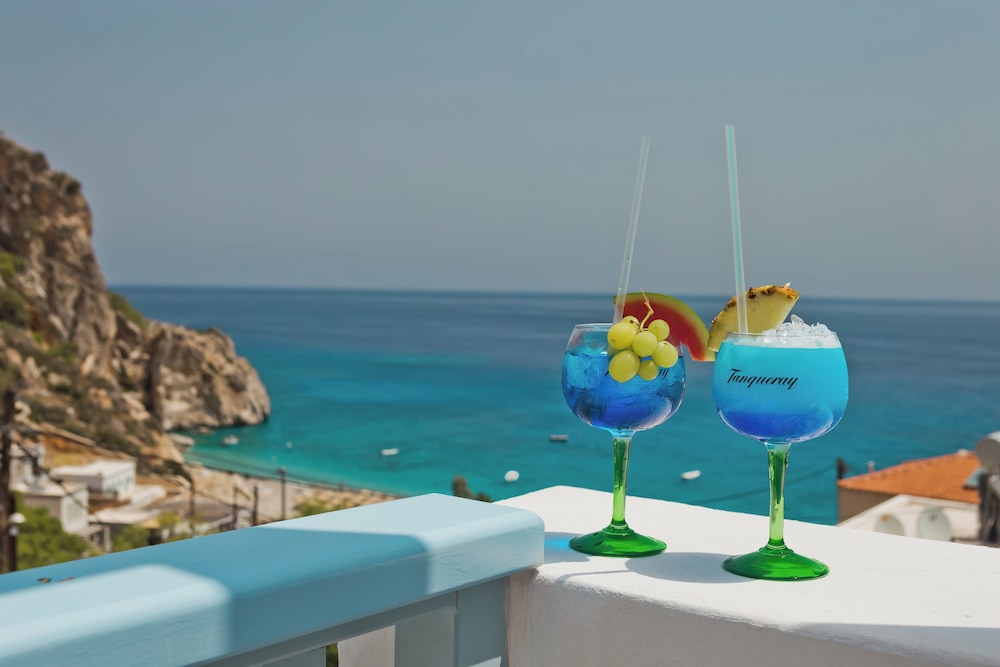 Deluxe Suite with Sea View and Private Pool photo 3