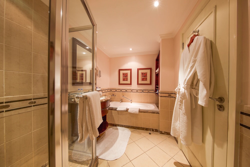 Deluxe Room - Photo 4