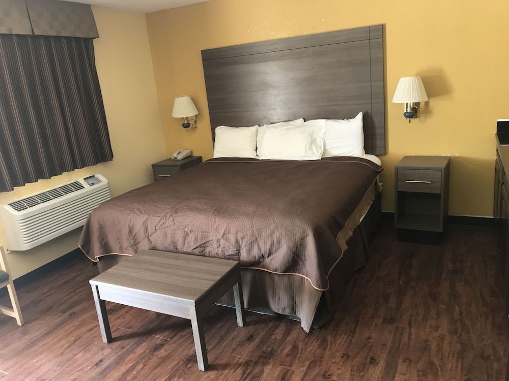 Executive Room, 1 King Bed, Non Smoking, Kitchenette photo 2
