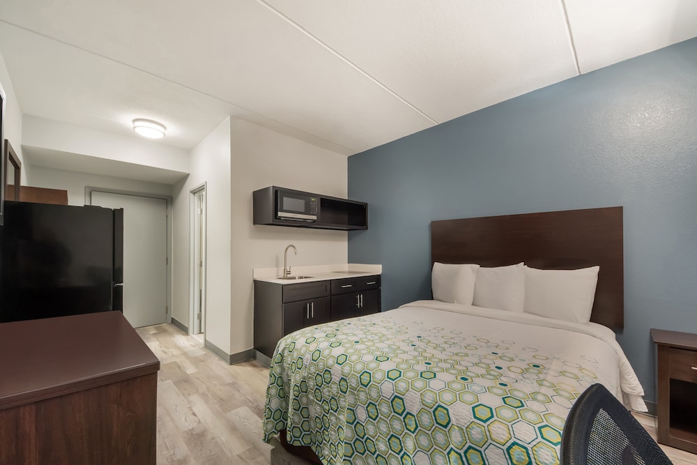 Studio, 1 Queen Bed, Non Smoking, Kitchenette - Photo 7