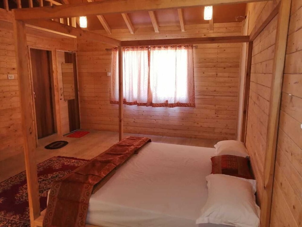 Royal Cedar Pine Room