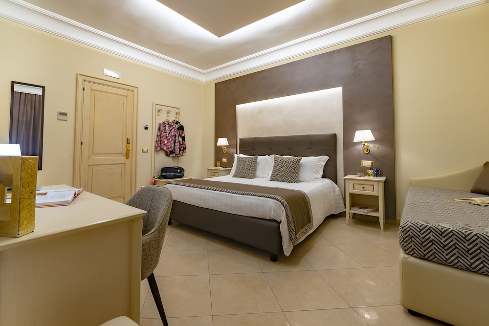 Superior Room, City View (202) - Photo 1