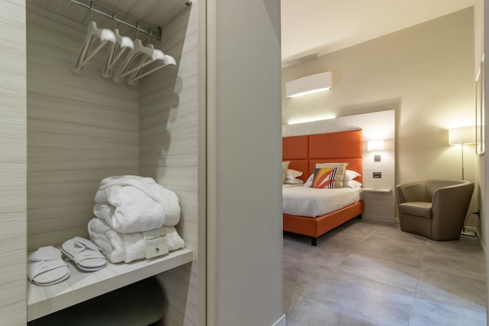 Standard Double or Twin Room, Ensuite, City View photo 3