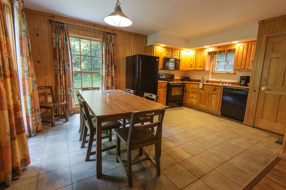 Executive Cottage, 2 Bedrooms, Kitchen photo 3