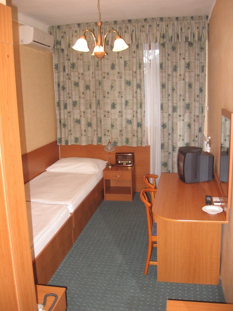 Business Room photo 3