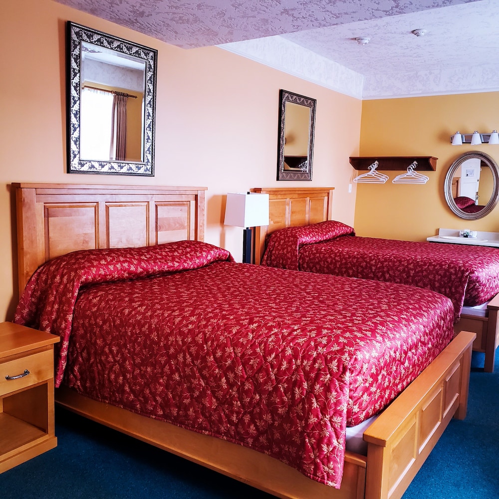 Traditional Room, 2 Queen Beds - Photo 1