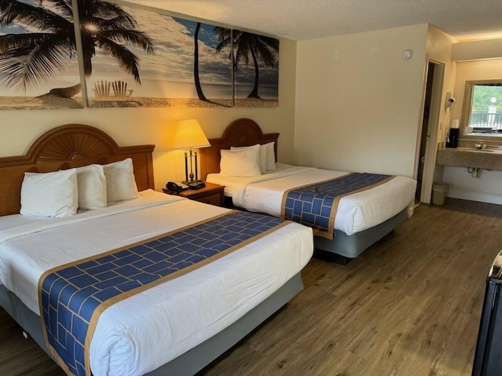Standard Room, 2 Queen Beds - Photo 1