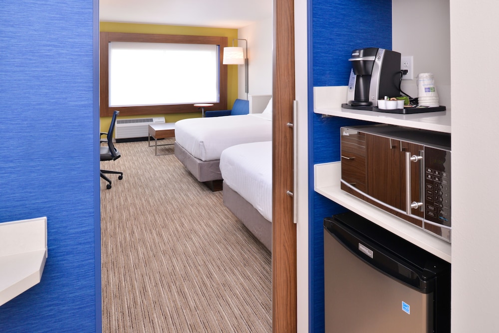 Suite, 2 Queen Beds, Accessible (Communications) photo 3
