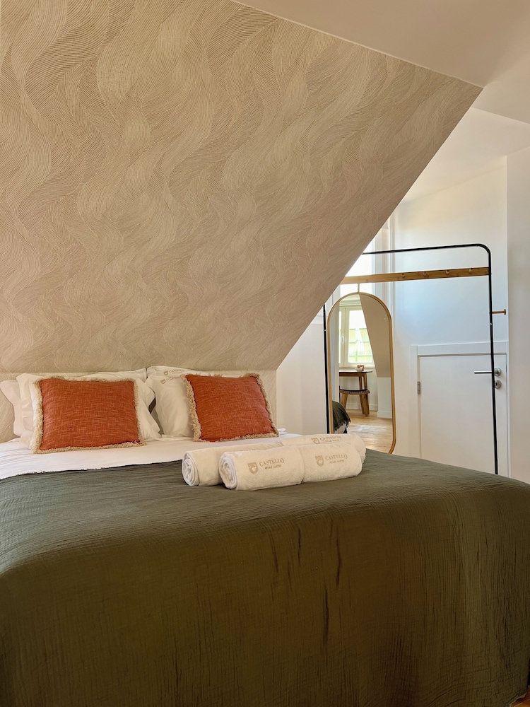 Deluxe Suite, 1 Bedroom, Pool Access photo 2