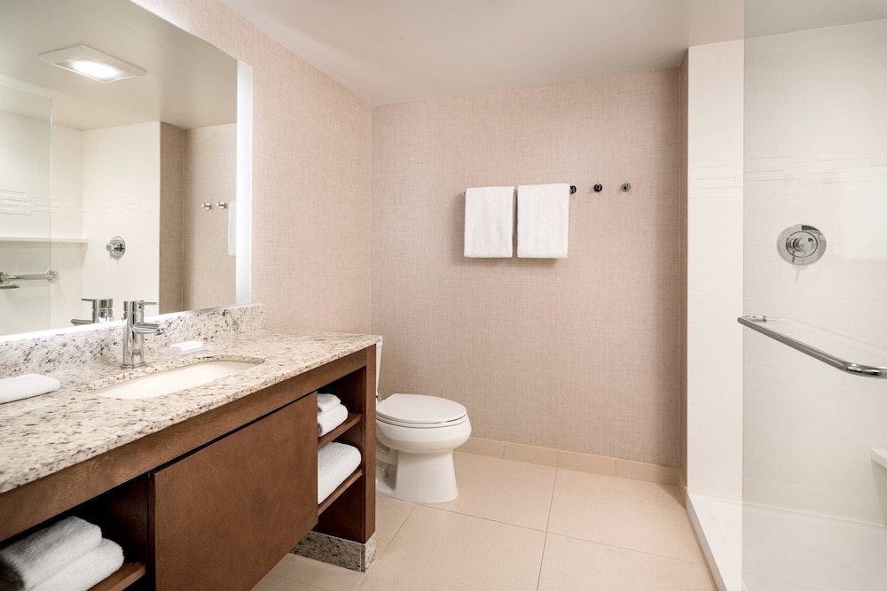 Suite, 1 Bedroom - Photo 7
