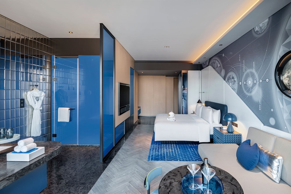 Room, 1 King Bed, City View (Corner)