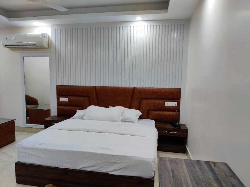 Deluxe Room - Photo 6