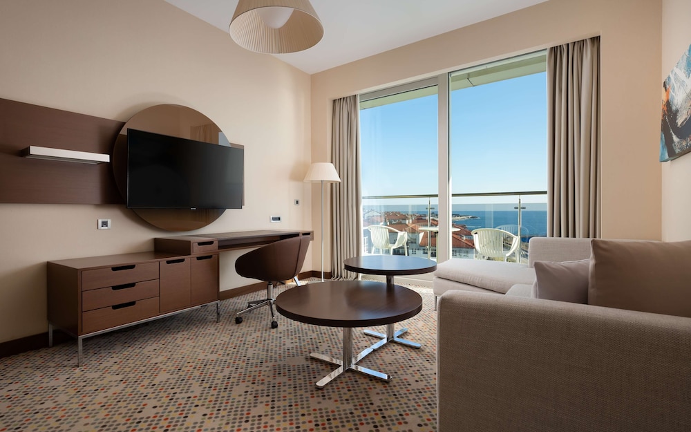 Suite, Sea View