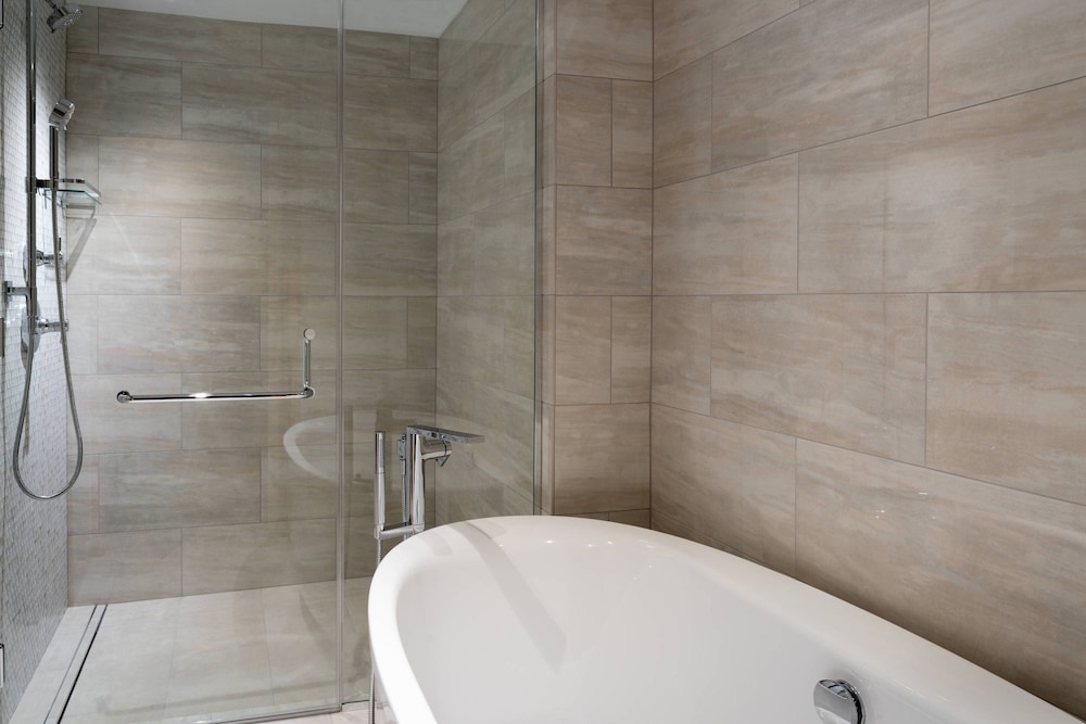 Chairman Suite, 1 Bedroom, High Floor (Corner)