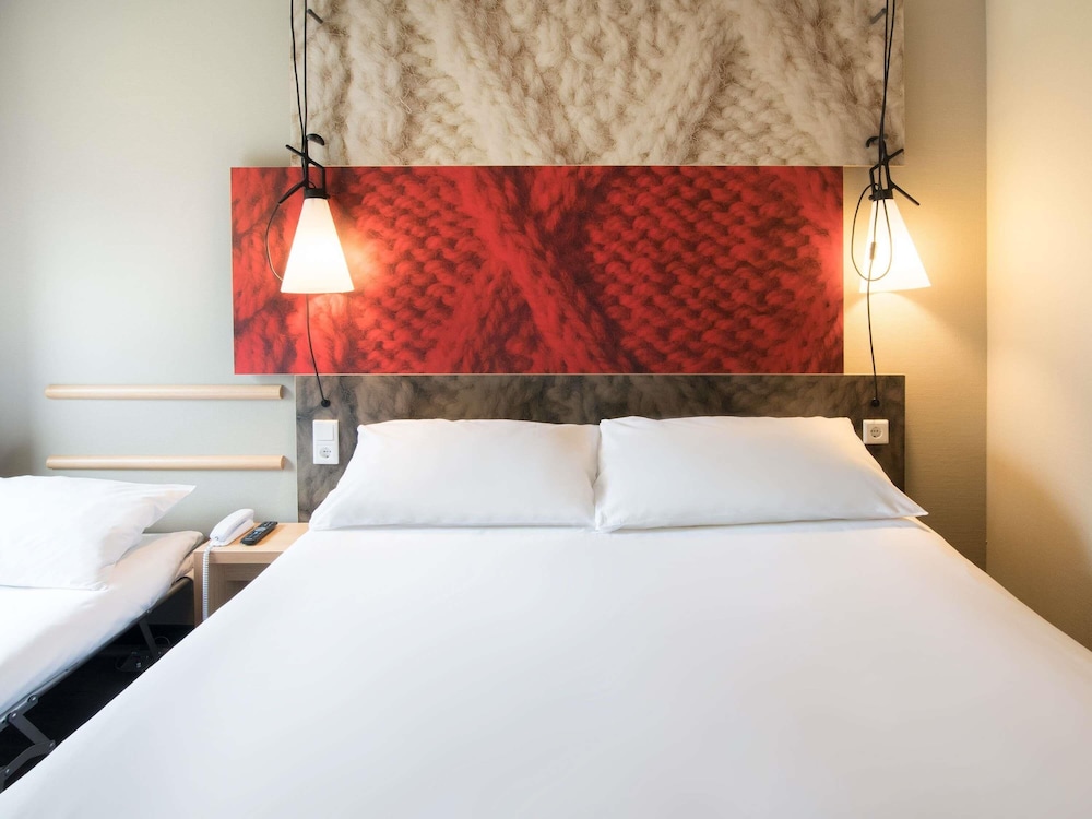 Standard Room, Multiple Beds - Photo 1