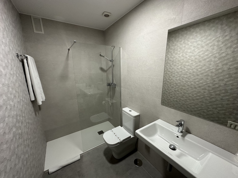 Standard Double Room Single Use - Photo 12