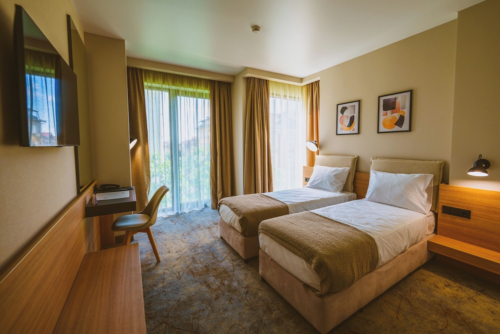 Deluxe Twin Room, City View