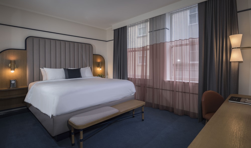 Deluxe Room, 1 King Bed - Photo 3