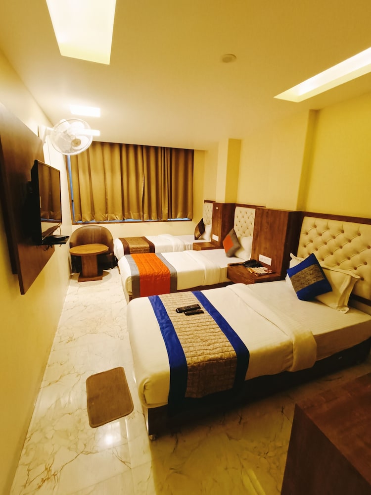 Classic Triple Room, City View - Photo 9