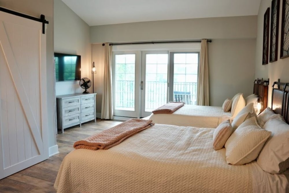 Signature Suite, 2 Double Beds, Valley View photo 1
