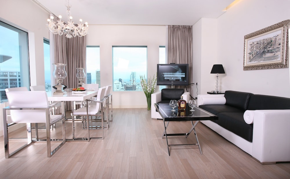 Suite, 1 Bedroom - Photo 3