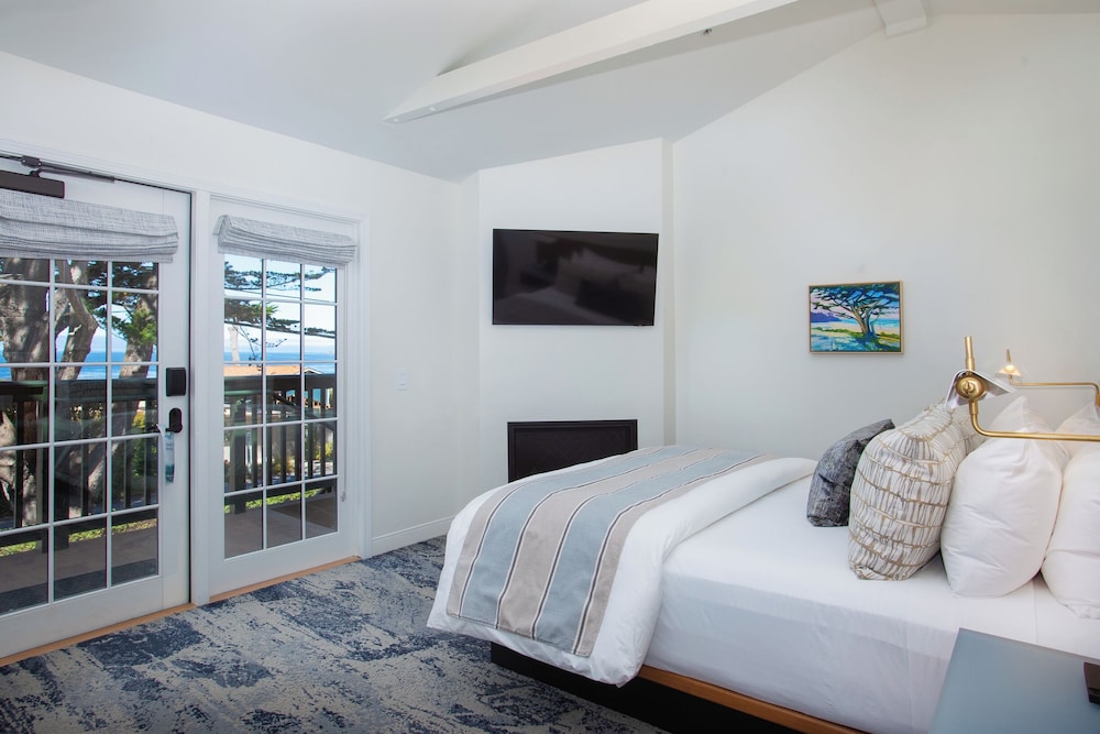 Premium Single Room, 1 King Bed, Balcony, Ocean View