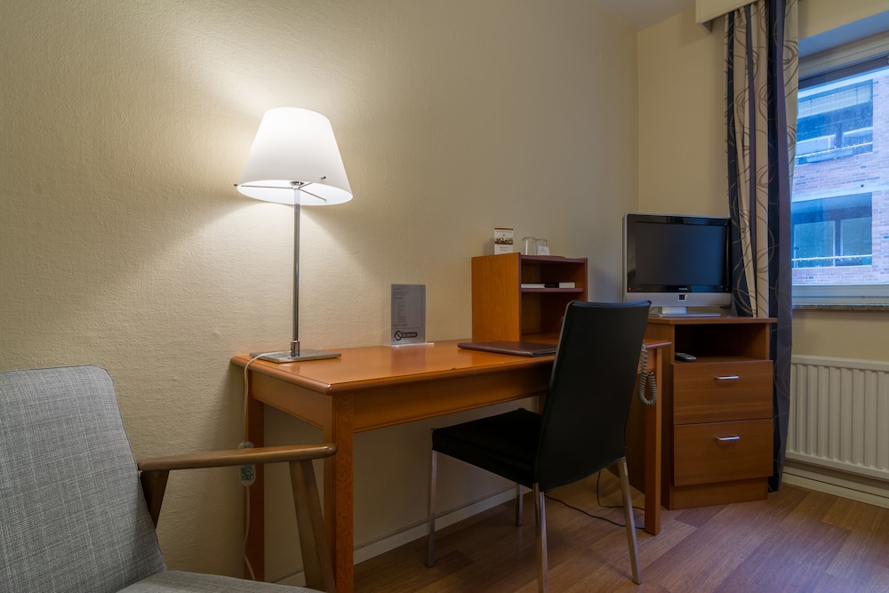 Standard Double Room, Non Smoking - Photo 12