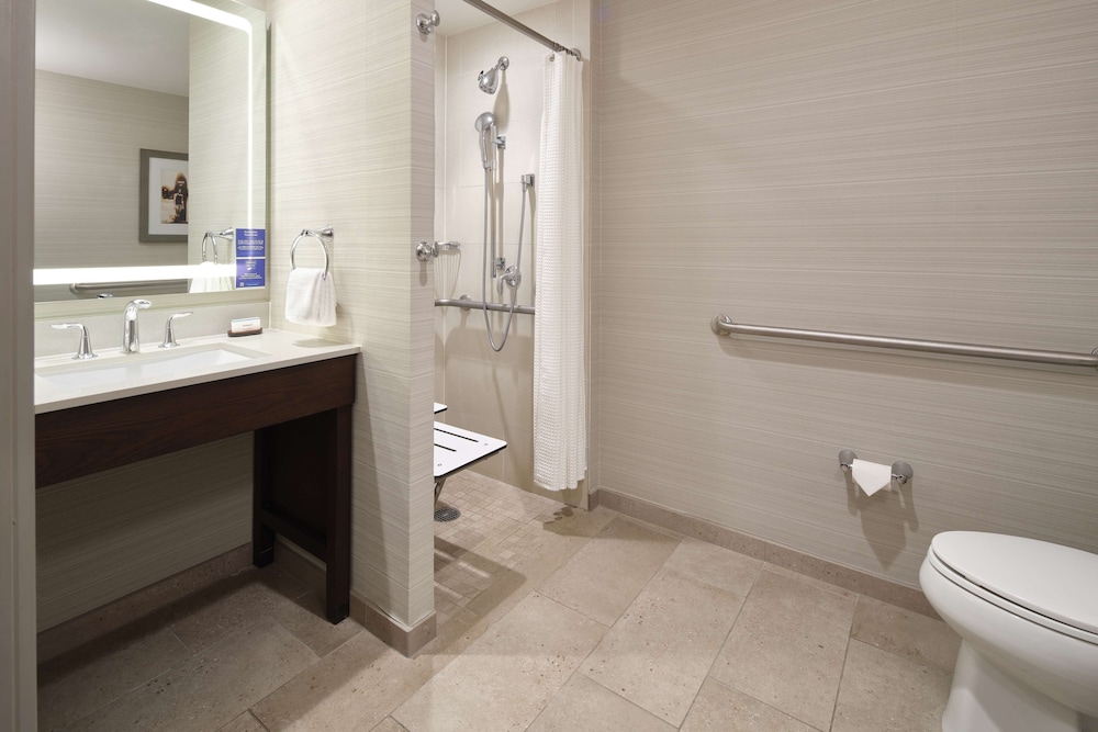 Suite, 1 Bedroom, Accessible, Non Smoking (3x3 shower) thumbnail 6