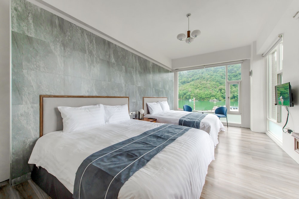 Quadruple Room, Lake View - Photo 8